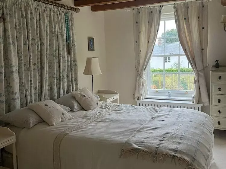 Residenssi Luxury Brick And Flint House In Funtington