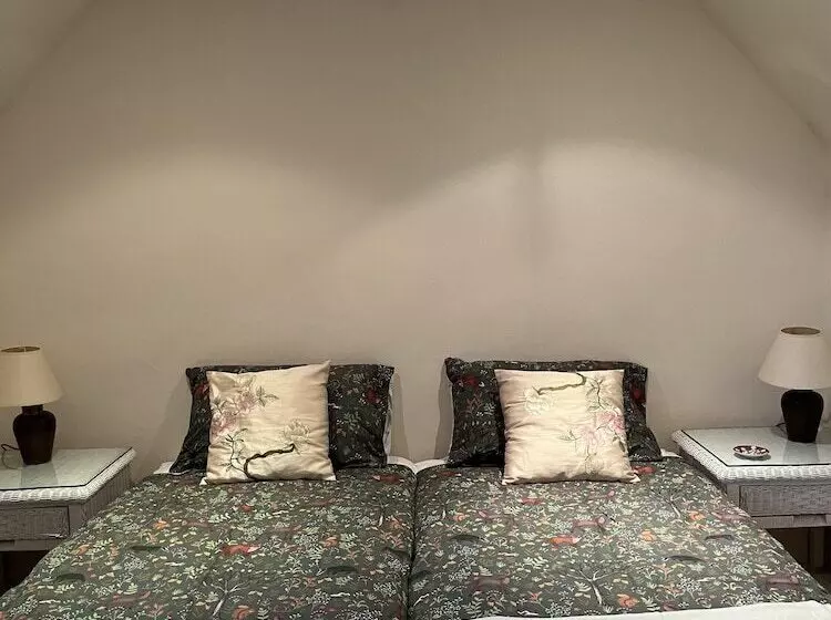 Residenssi Luxury Brick And Flint House In Funtington