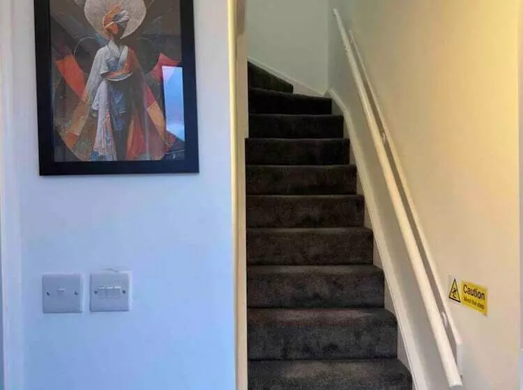 Residenssi Ldeal Home For Large Groups,families & Contractors