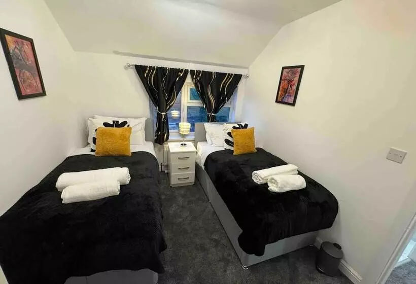 Residenssi Ldeal Home For Large Groups,families & Contractors