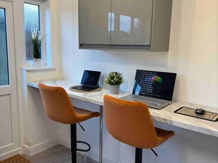 레지던스 Ldeal Home For Large Groups,families & Contractors