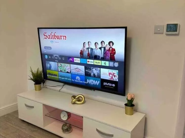 Residenssi Ldeal Home For Large Groups,families & Contractors