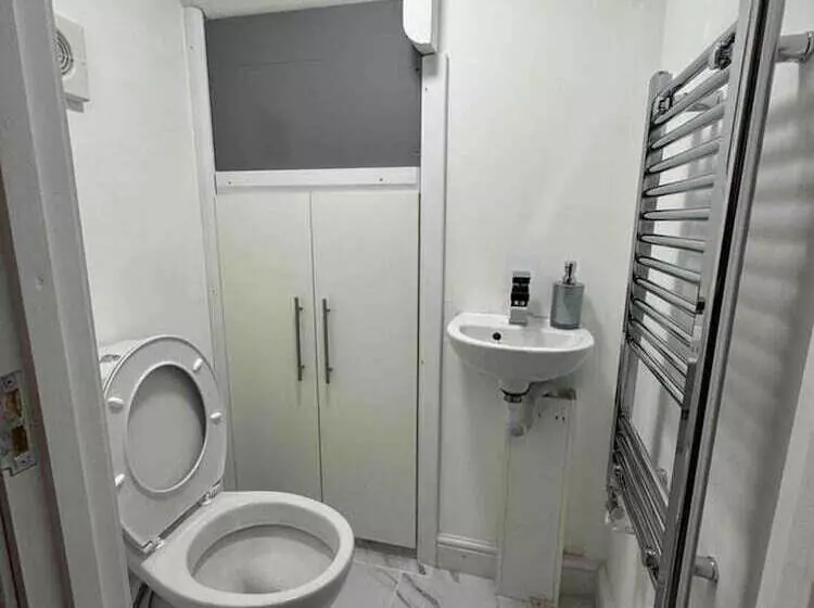 Residenssi Ldeal Home For Large Groups,families & Contractors