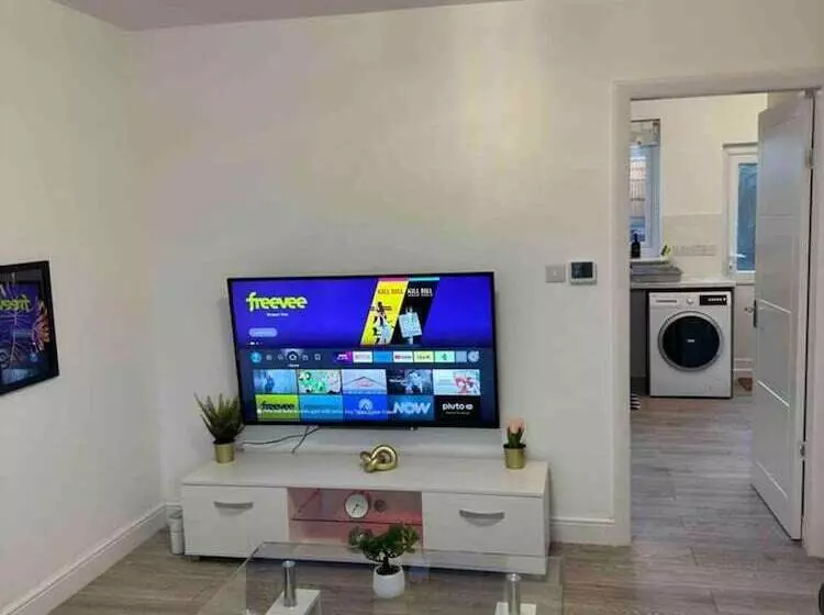 Residenssi Ldeal Home For Large Groups,families & Contractors