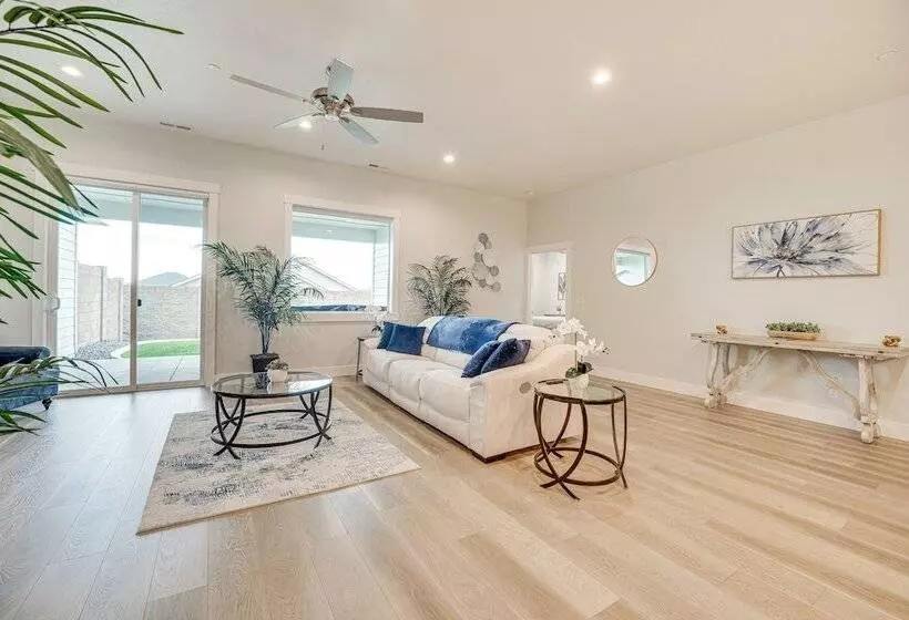 Richland Home W/ Hot Tub: Wineries, Hikes & More!