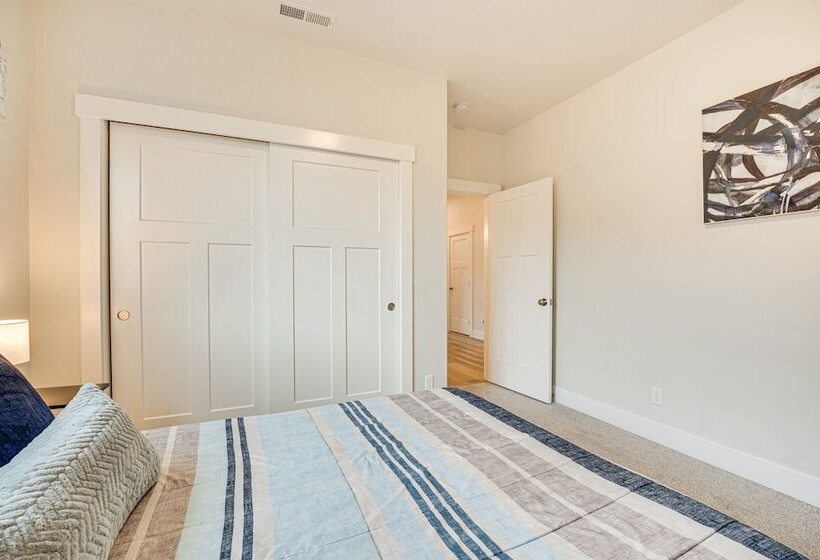 Richland Home W/ Hot Tub: Wineries, Hikes & More!