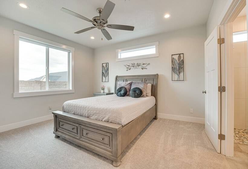 Richland Home W/ Hot Tub: Wineries, Hikes & More!