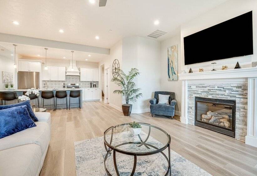 Richland Home W/ Hot Tub: Wineries, Hikes & More!