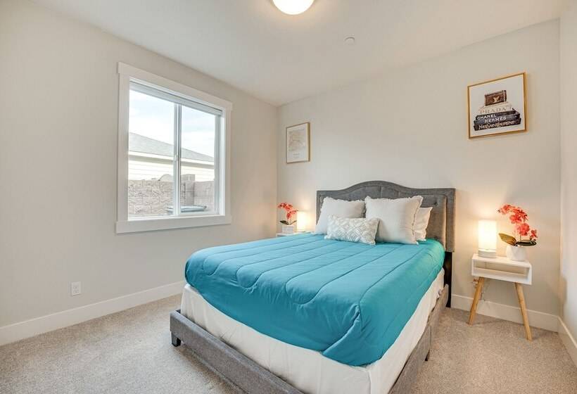 Richland Home W/ Hot Tub: Wineries, Hikes & More!