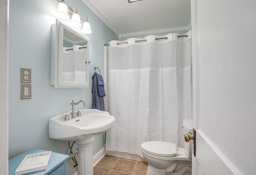 Rossville Home Near Downtown & Lookout Mountain!