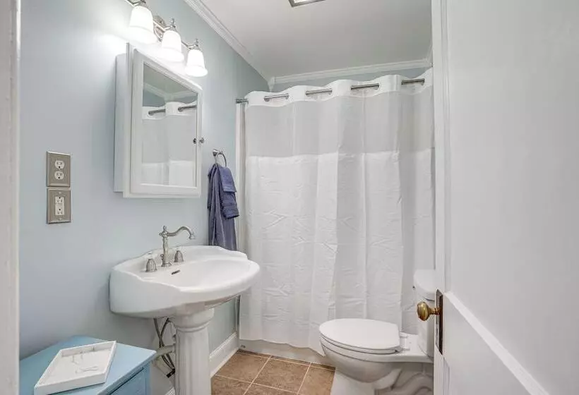 Rossville Home Near Downtown & Lookout Mountain!