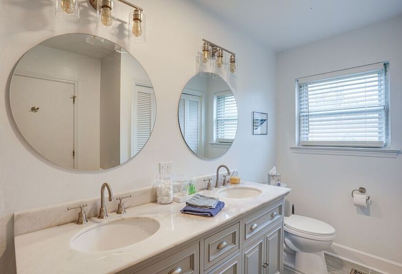 Rossville Home Near Downtown & Lookout Mountain!