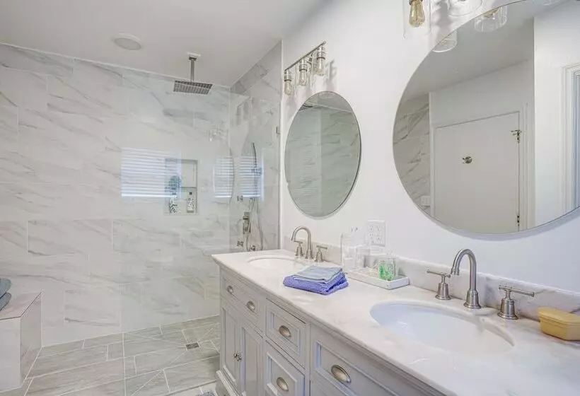 Rossville Home Near Downtown & Lookout Mountain!