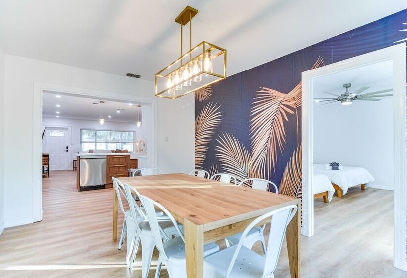 St Petersburg Paradise W/ Private Yard & Hot Tub!