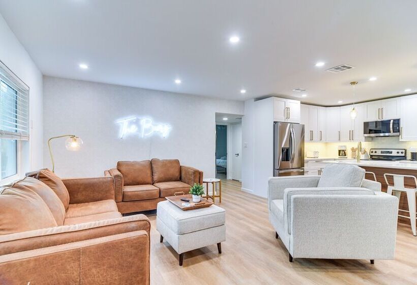 St Petersburg Paradise W/ Private Yard & Hot Tub!