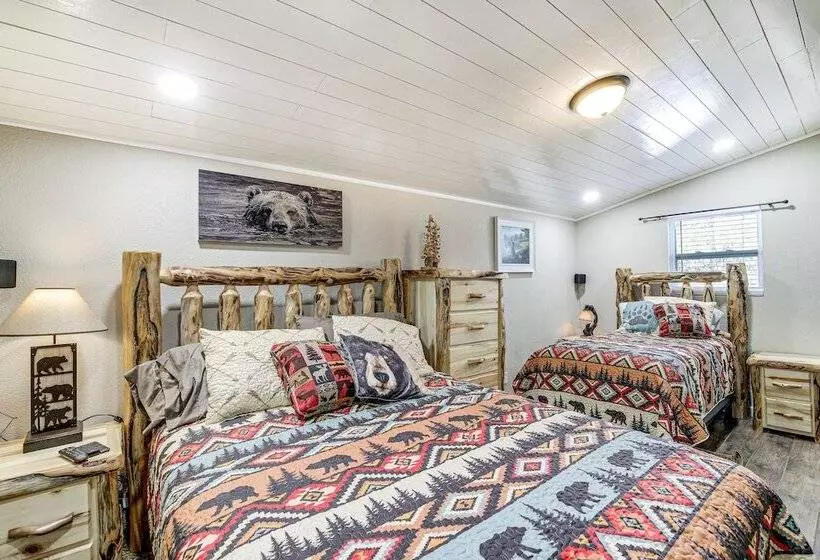 Cozy Cottage W/ Pool Btwn Knoxville & Pigeon Forge