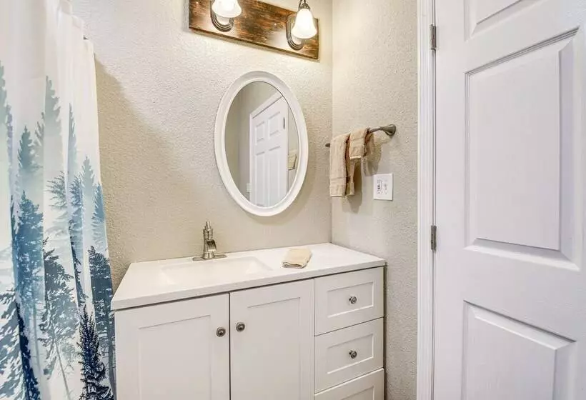 Cozy Cottage W/ Pool Btwn Knoxville & Pigeon Forge