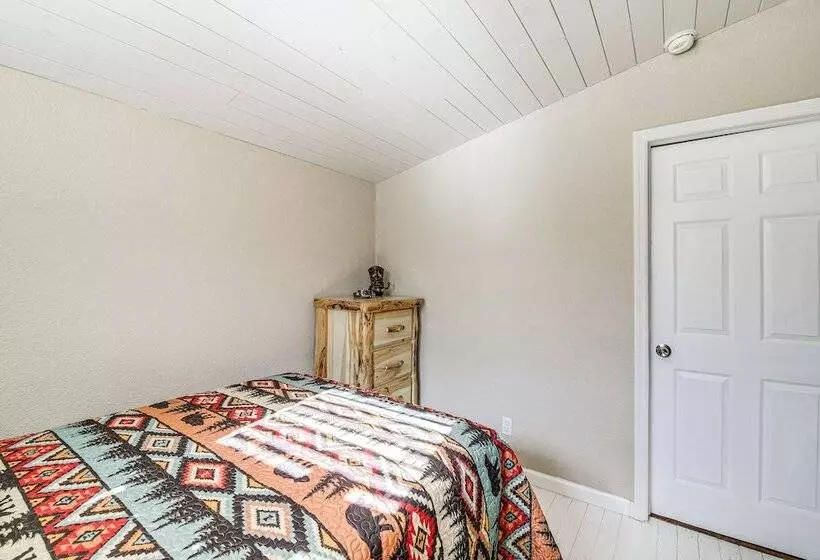 Cozy Cottage W/ Pool Btwn Knoxville & Pigeon Forge