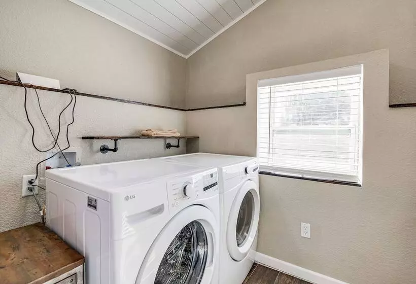 Cozy Cottage W/ Pool Btwn Knoxville & Pigeon Forge