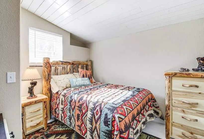 Cozy Cottage W/ Pool Btwn Knoxville & Pigeon Forge