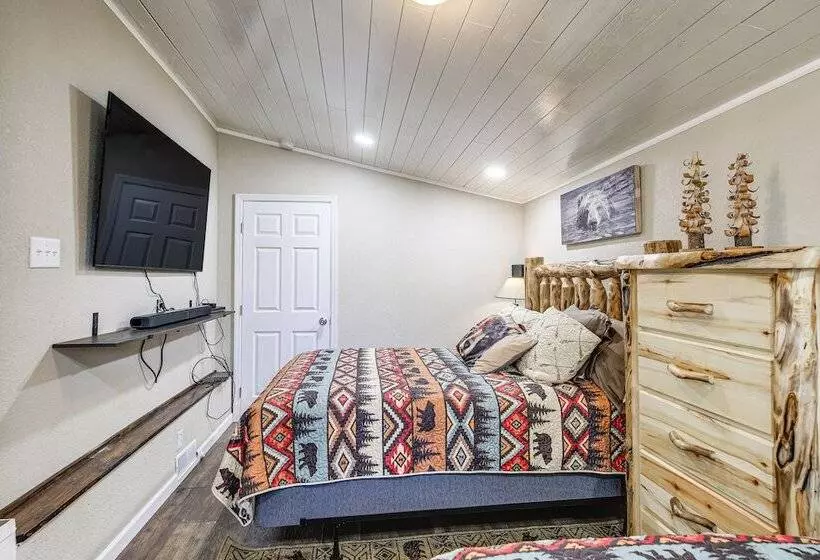 Cozy Cottage W/ Pool Btwn Knoxville & Pigeon Forge