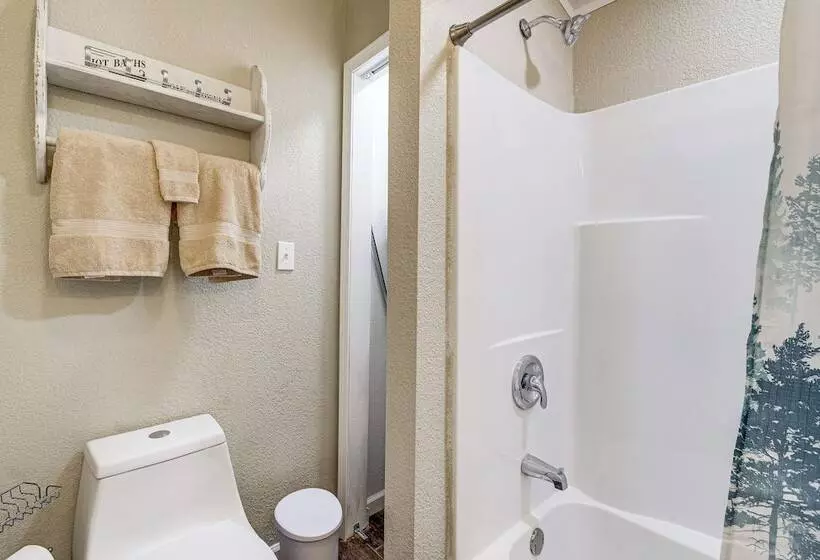 Cozy Cottage W/ Pool Btwn Knoxville & Pigeon Forge