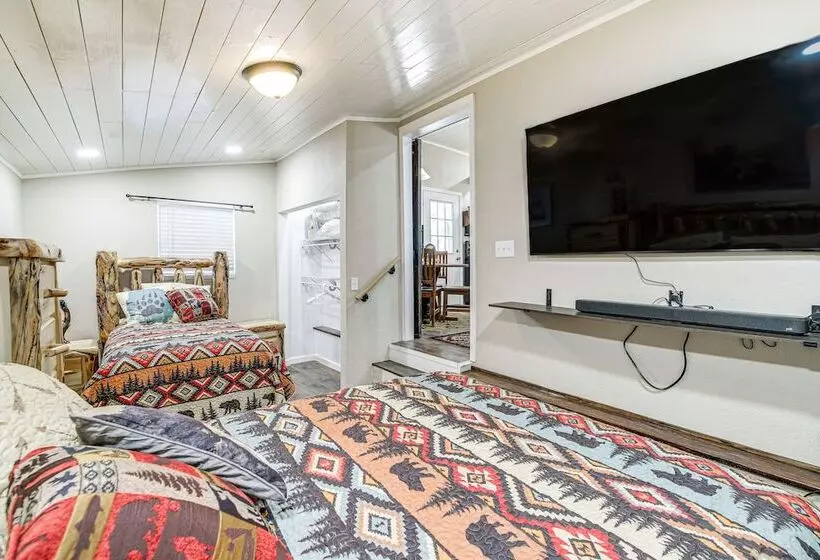 Cozy Cottage W/ Pool Btwn Knoxville & Pigeon Forge