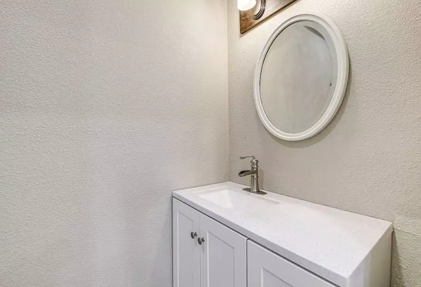 Cozy Cottage W/ Pool Btwn Knoxville & Pigeon Forge