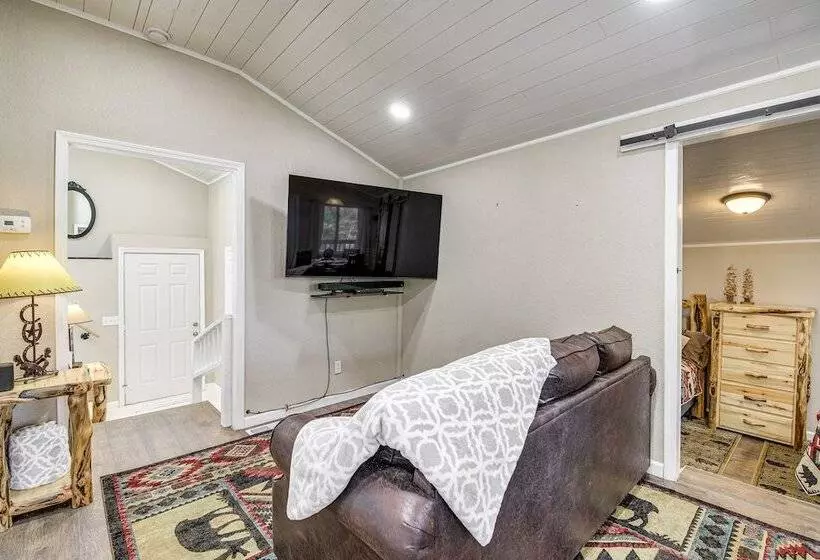 Cozy Cottage W/ Pool Btwn Knoxville & Pigeon Forge