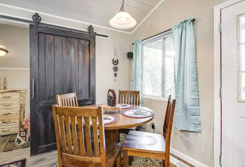 Cozy Cottage W/ Pool Btwn Knoxville & Pigeon Forge