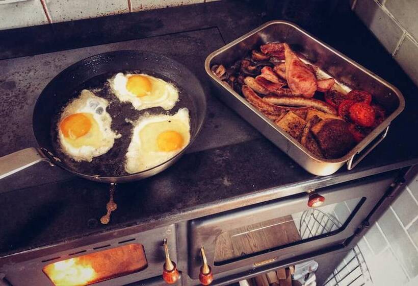 Shepherd Hut Glamping In Northumberland