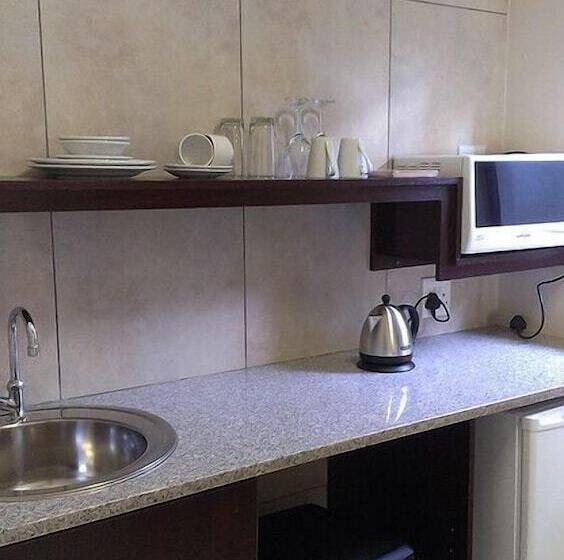 مسافرخانه The Place Guest House