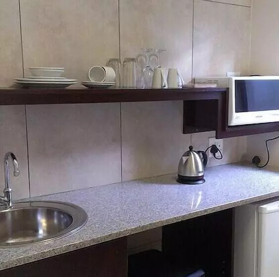 مسافرخانه The Place Guest House