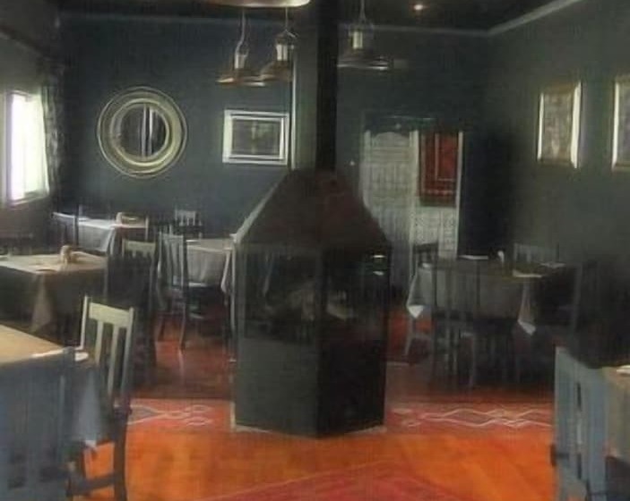 مسافرخانه The Place Guest House