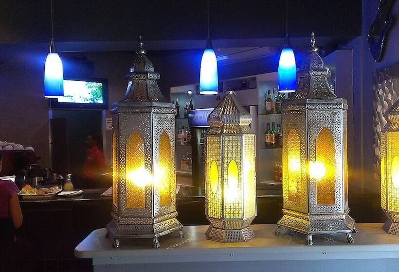 مسافرخانه The Place Guest House