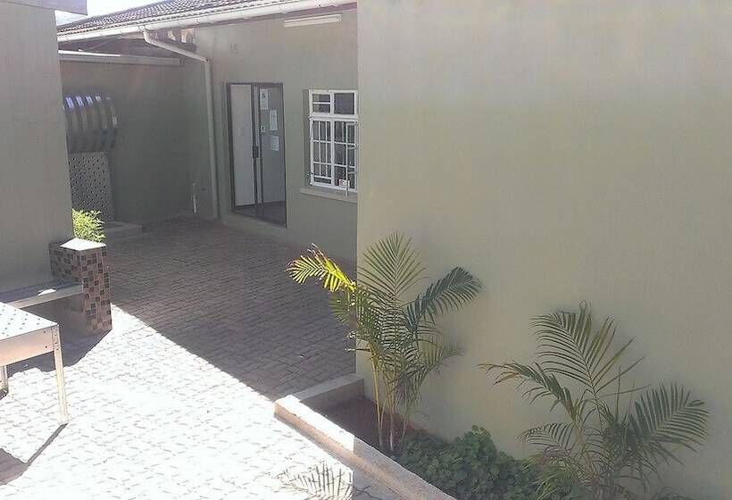 مسافرخانه The Place Guest House