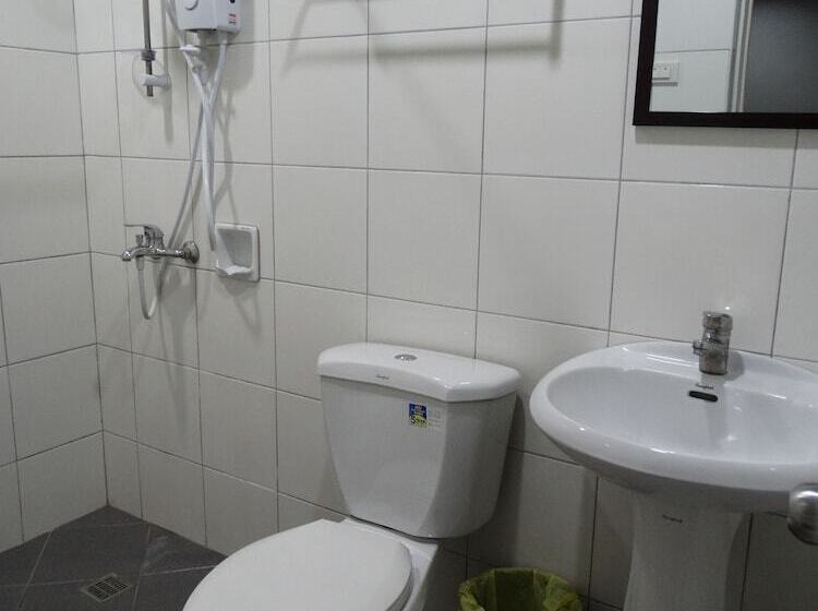 هتل Harbour Gardens Tourist Inn