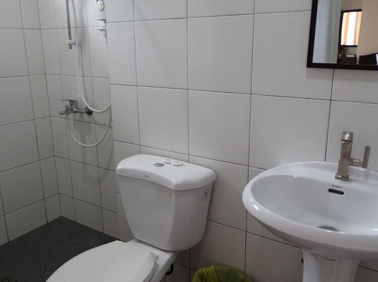 هتل Harbour Gardens Tourist Inn