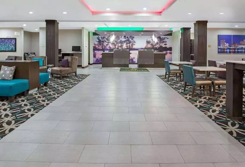 ホテル La Quinta By Wyndham Lake Charles   Westlake