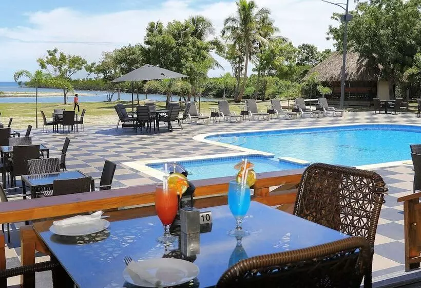Hotelli Nila Beach Resort