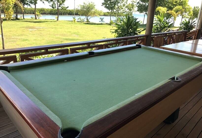 فندق Nila Beach Resort