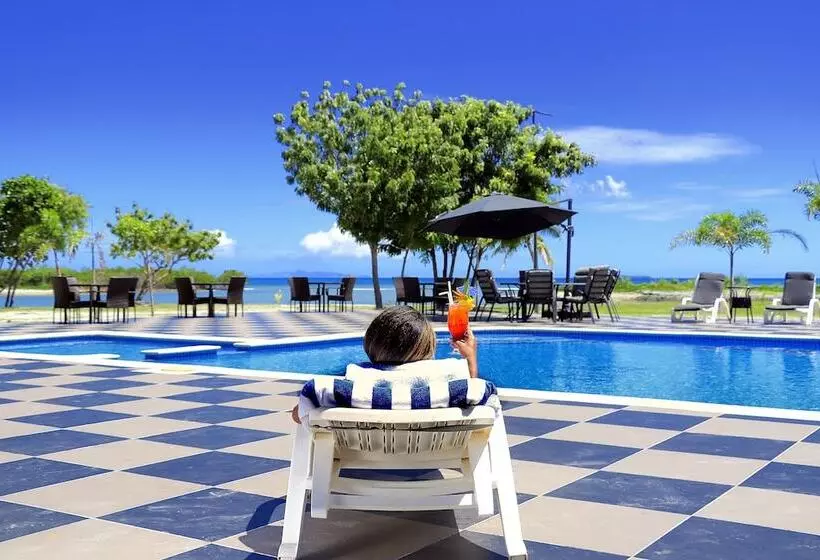 Hotelli Nila Beach Resort