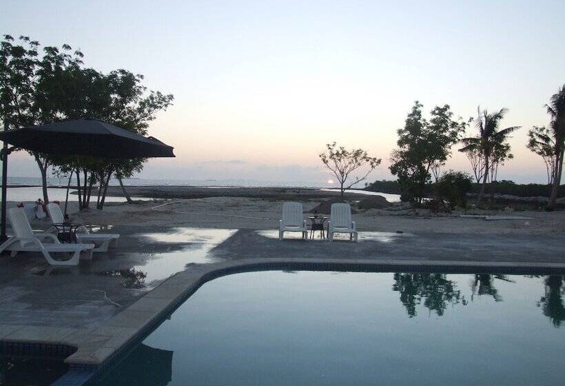 فندق Nila Beach Resort