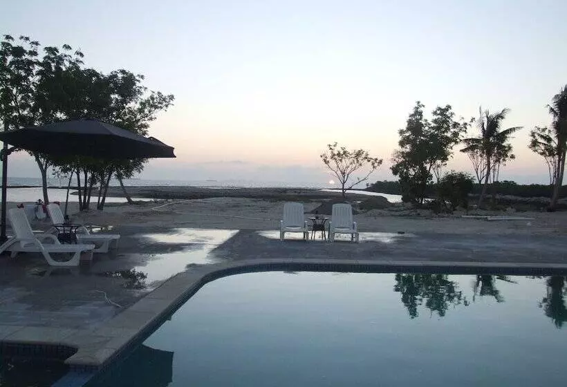 Hotelli Nila Beach Resort