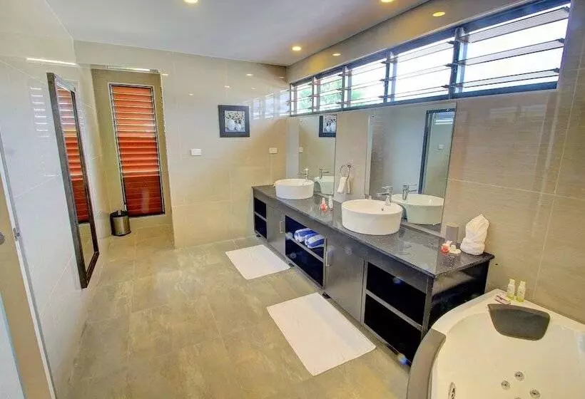 Hotelli Nila Beach Resort
