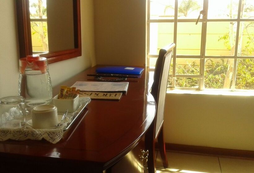 پانسیون Comfort Palace Guest House Francistown