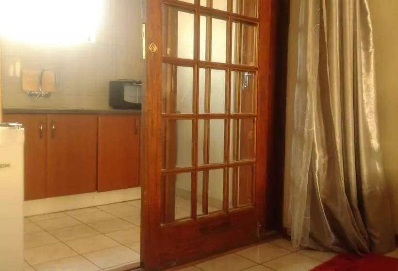 پانسیون Comfort Palace Guest House Francistown