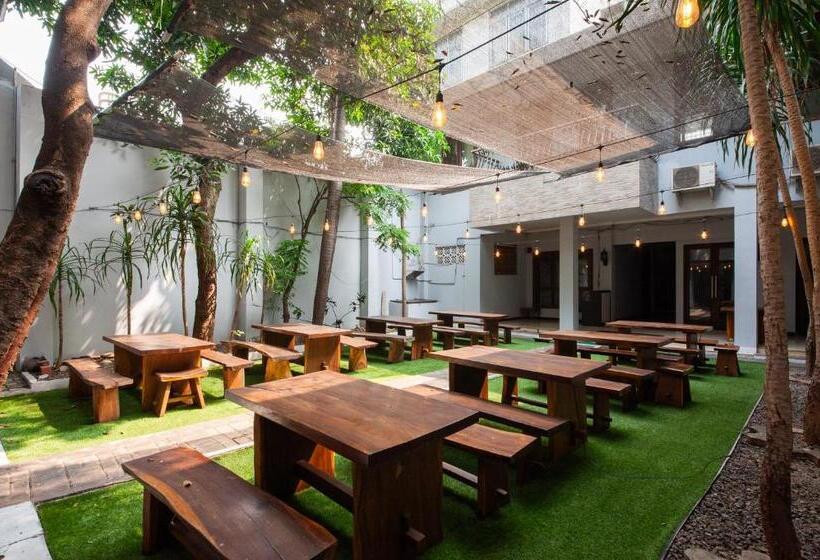 פנסיון Reddoorz Plus @ Kelapa Dua Kebon Jeruk