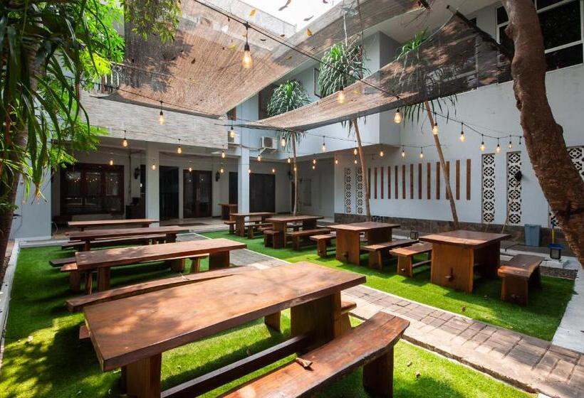 פנסיון Reddoorz Plus @ Kelapa Dua Kebon Jeruk