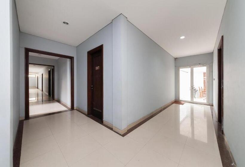 פנסיון Reddoorz Plus @ Kelapa Dua Kebon Jeruk